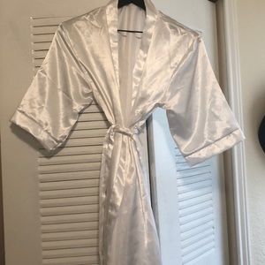 (Never worn) Robe
